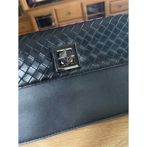 Sondra Roberts Handbags - 6/$25 Sondra Roberts Squared Woven XL Wallet